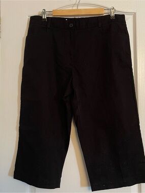White Stag Black Cropped Capris ladies size 16